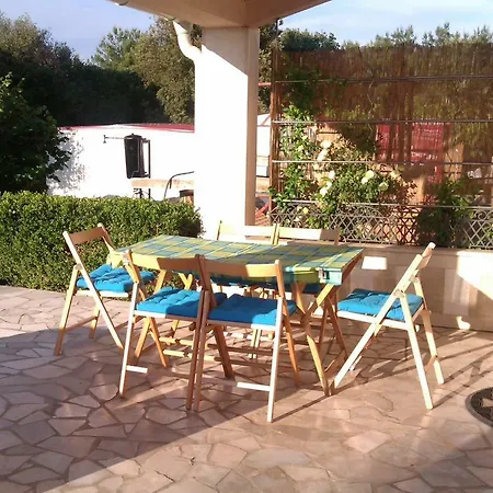 Banjole Yards Apartment *